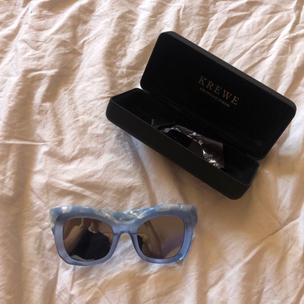 Beautiful blue Krewe statement sunglasses !